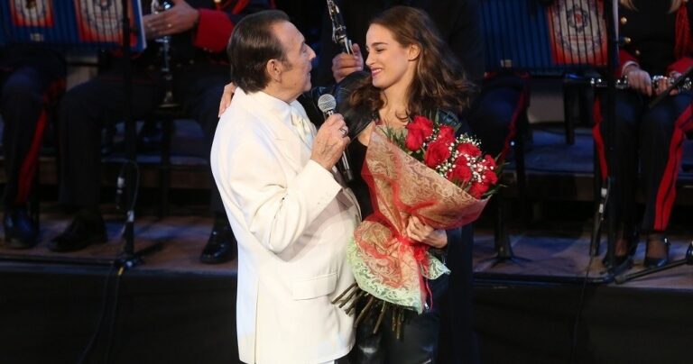 Αποθεώθηκε ο Βοσκόπουλος στο Ηρώδειο – Η συγκινητική στιγμή με την κόρη του πάνω στη σκηνή