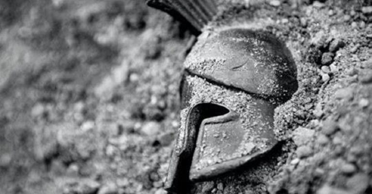 Έλληνες. Ο μόνος λαός που γιορτάζει την αρχή του πολέμου και όχι το τέλος του