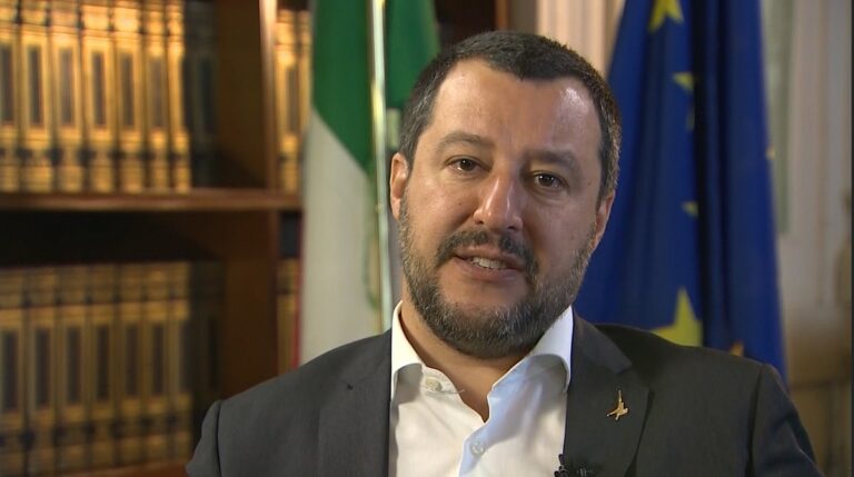 «Δεν υποχωρούμε – Μόνο ο θάνατος είναι μη αναστρέψιμος – Προτεραιότητα έχουν οι Ιταλοί», δηλώνει ο Σαλβίνι