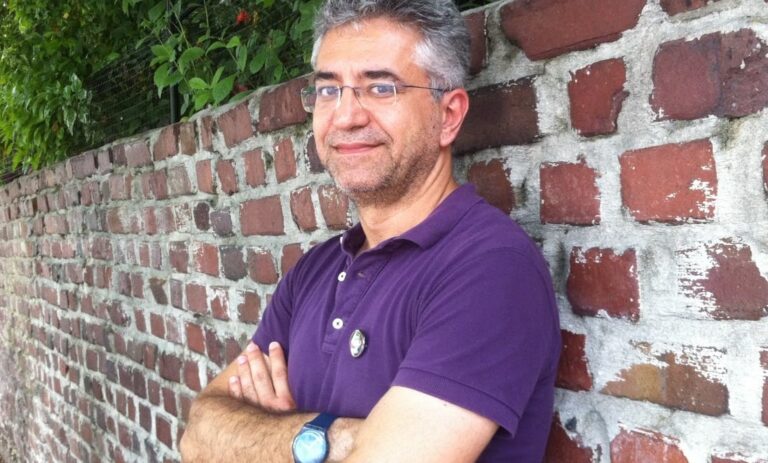 Αλβανός συγγραφέας: «Οι Έλληνες και οι Αλβανοί είναι πρώτα ξαδέρφια»