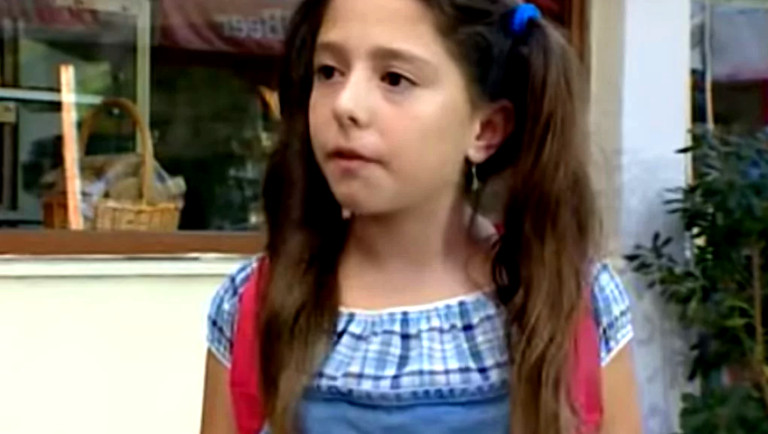 27χρονη, χυμώδης κούκλα: Η Λίλα από το «Άκρως Οικογενειακόν» θυμίζει σήμερα Δήμητρα Αλεξανδράκη