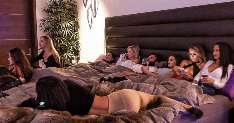 Με 9 γυναίκες στο κρεβάτι του απόλαυσε τον αγώνα του UFC ο «βασιλιάς» του Instagram