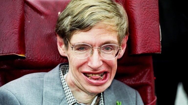 Στίβεν Χόκινγκ: «Δεν υπάρχει Θεός. Κανένας δεν κατευθύνει το Σύμπαν»