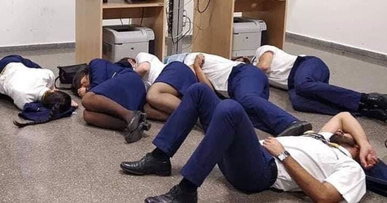 Πλήρωμα της Ryanair κοιμήθηκε στο πάτωμα αεροδρομίου γιατί δεν τους έκλεισαν ξενοδοχείο