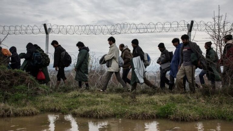 Μισό εκατ. Αφγανοί και Πακιστανοί συγκεντρώνονται στην Αδριανούπολη για να περάσουν τον Έβρο