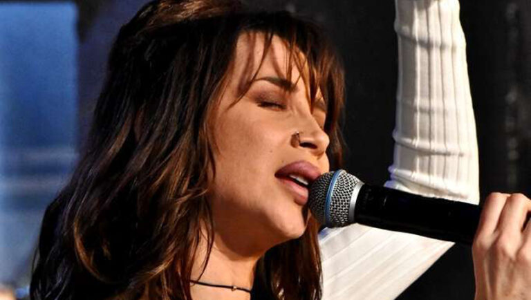 Σαν δυο σταγόνες νερό: Η κόρη της Πάολας μεγάλωσε και είναι φωτοτυπία της μαμάς της