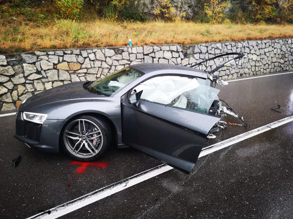 a7816dab audi r8 massive crash 1