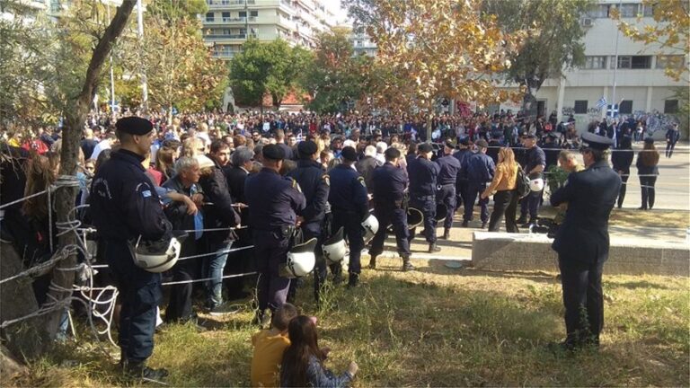 Η Κυβέρνηση μπλόκαρε διαμαρτυρία πολιτών στην Θεσ/νίκη – Λαός και στρατός ενωμένος: «Μακεδονία Ξακουστή»
