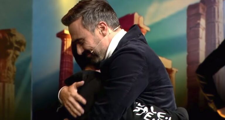 «Έχουν γίνει δολοφονίες και τις βαφτίζουμε αυτοκτονίες» -O Γιώργος Καπουτζίδης σε ένα συγκινητικό ξέσπασμα για το bullying