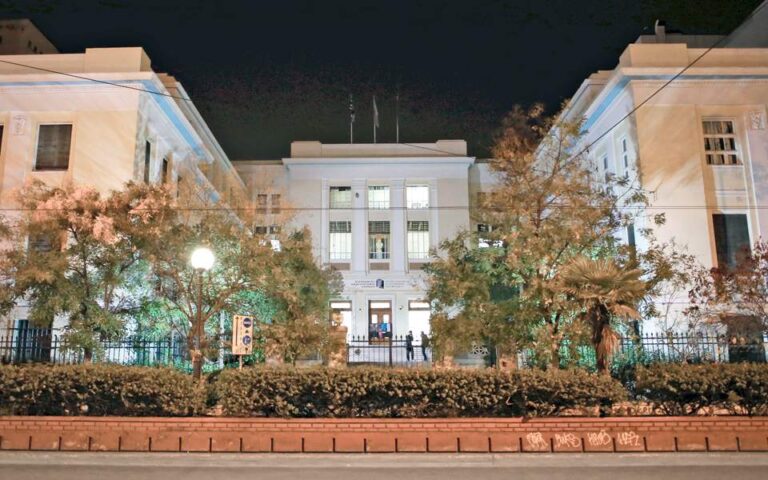 Λουκέτο στο Οικονομικό Πανεπιστήμιο λόγω ναρκωτικών και ανομίας