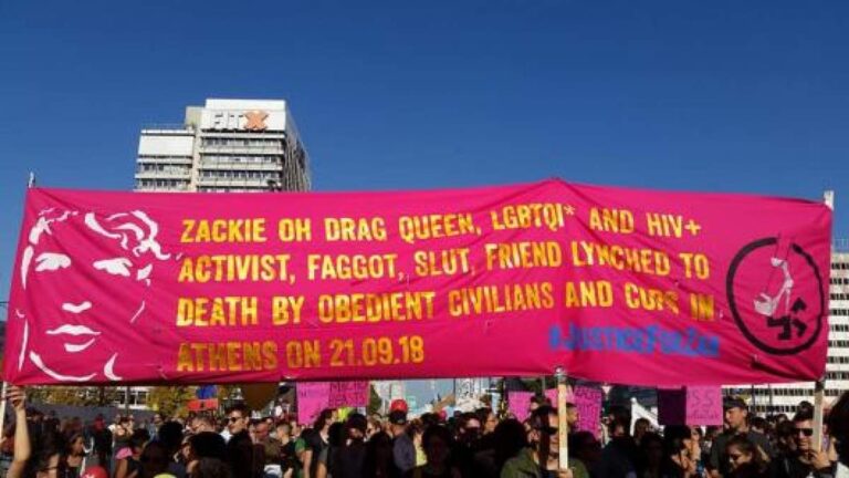 Βερολίνο: Πανό για τον Ζακ Κωστόπουλο σε μεγάλη πορεία κατά του ρατσισμού