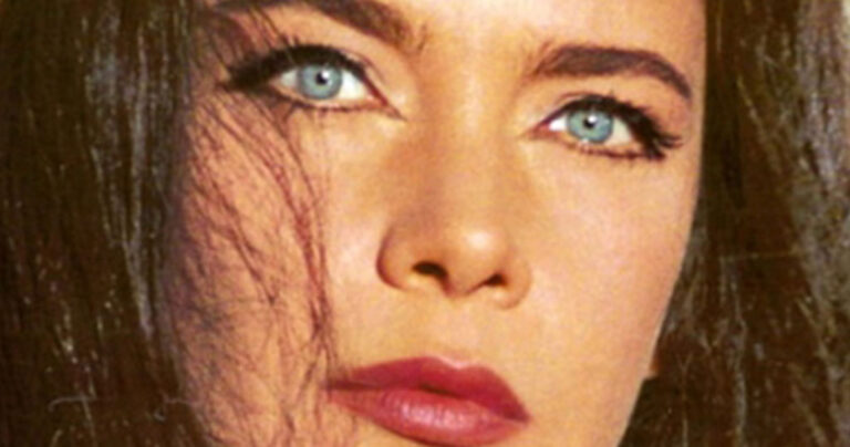 Τζένη Καρέζη: «Έχω όλα τα προσόντα που μπορούν να ενοχλήσουν έναν άντρα»