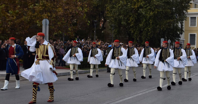 Το τσαρούχι των Ευζώνων ξεσήκωσε την Μυτιλήνη