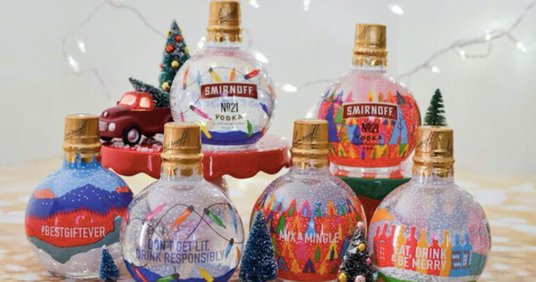 Η Smirnoff κυκλοφόρησε χριστουγεννιάτικες μπάλες γεμάτες βότκα