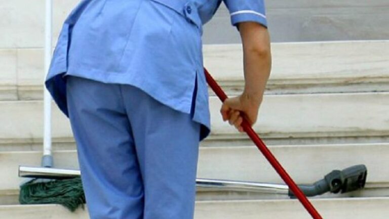 Ελλάδα 2018: Φυλάκιση 10 ετών σε καθαρίστρια για πλαστό απολυτήριο Δημοτικού