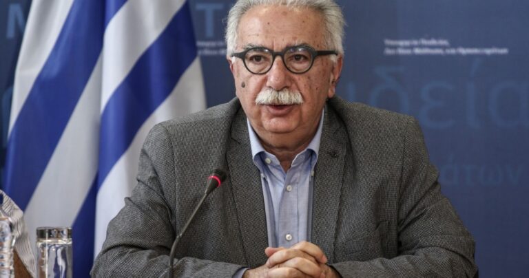 Ο Γαβρόγλου βαπτίζει χρυσαυγίτικες τις καταλήψεις στα σχόλεια για τη Μακεδονία και μειώνει τους μαθητές