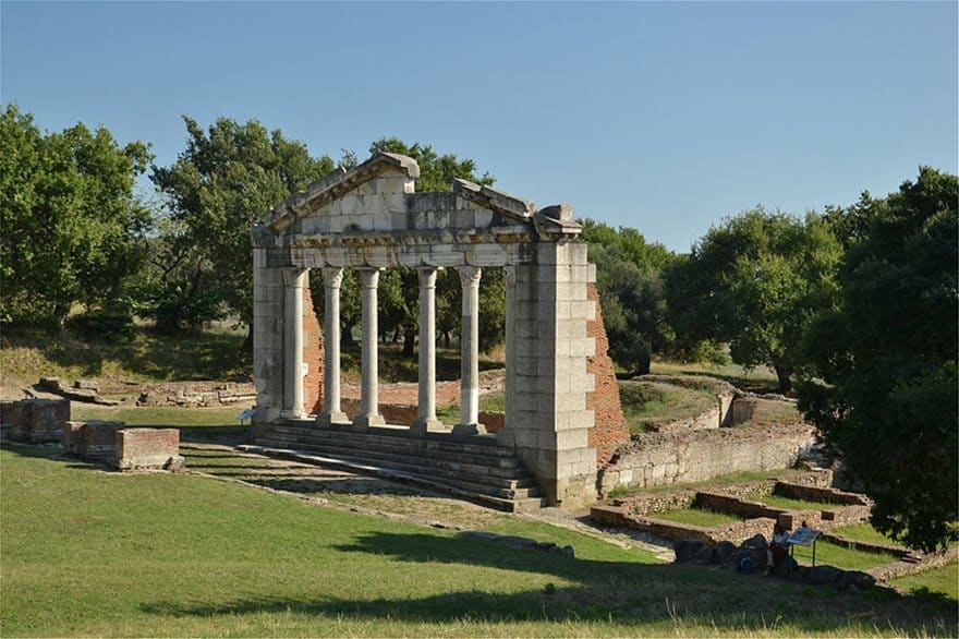 Apollonia__Albania__by_Pudelek__-_Monument_of_Agonothetes