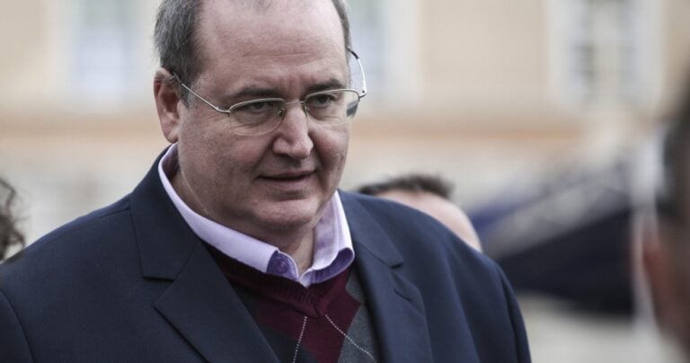 Φίλης: «Να καταργηθεί η επικρατούσα θρησκεία από το Σύνταγμα»