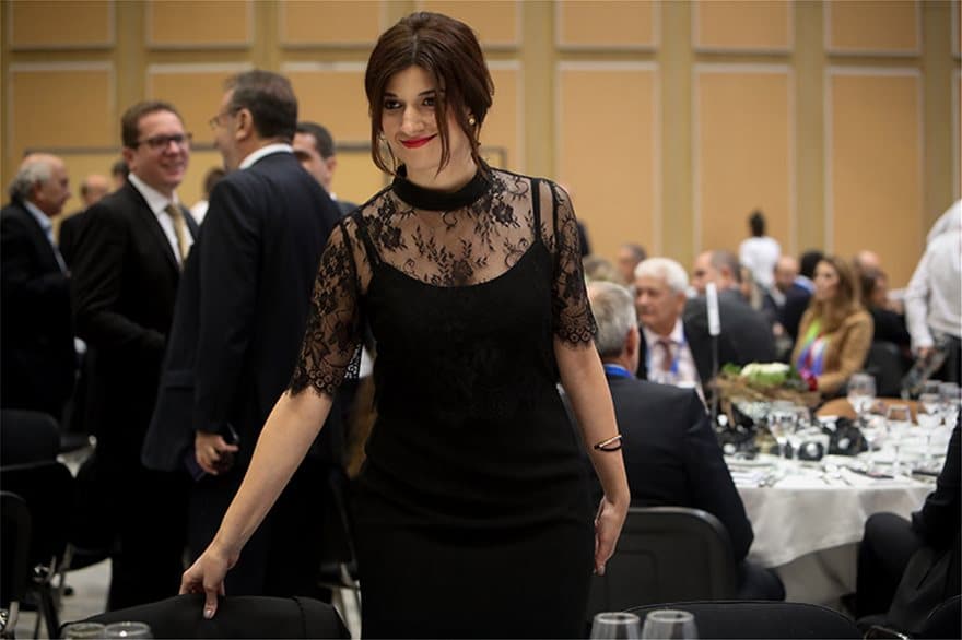 Πιο σέξυ από ποτέ η Νοτοπούλου με νέα ολόμαυρη εμφάνιση της 3 notopoulou03