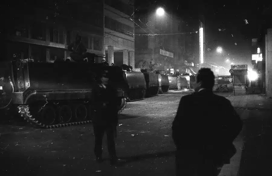 polytehneio 1973 fot v karamanolis arheio antidiktatorikis neolaias 2.jpg