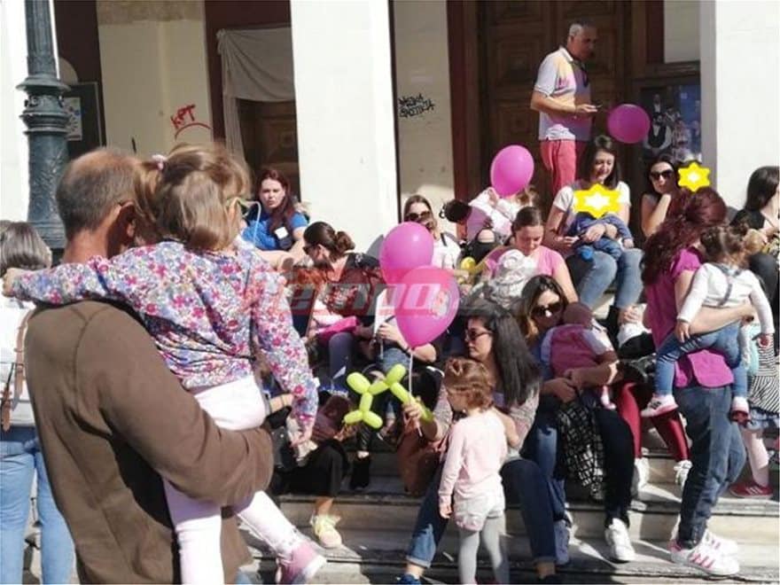 Εκατοντάδες Ελληνίδες θήλασαν χτες δημοσία στις μεγάλες πόλεις της Ελλάδας 23 thil1