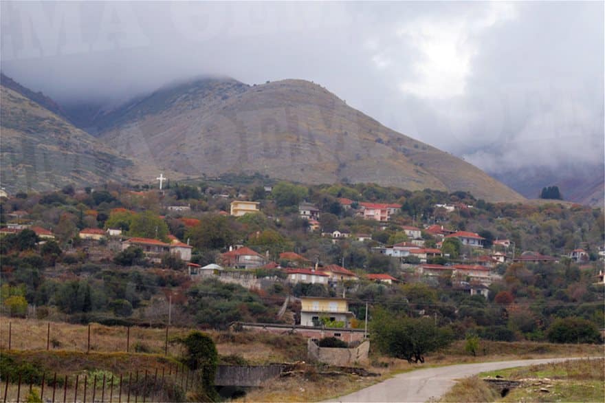 Με την ελληνική σημαία το μνήμα του Κωνσταντίνου Κατσίφα 5 vouliarates1