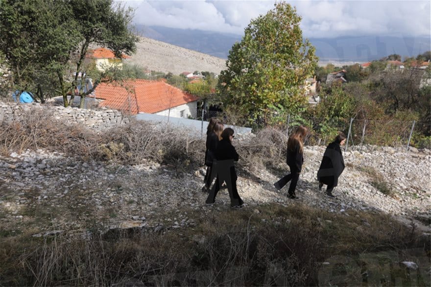 Με την ελληνική σημαία το μνήμα του Κωνσταντίνου Κατσίφα 7 vouliarates10