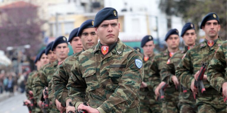 Νέα έρευνα: 89% των Ελλήνων εμπιστεύεται τον Στρατό περισσότερο από κάθε άλλο θεσμό