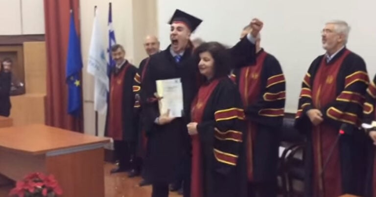 O «Αγάπη μόνο» πήρε πτυχίο και το πανηγύρισε με ένα μοναδικό τρόπο