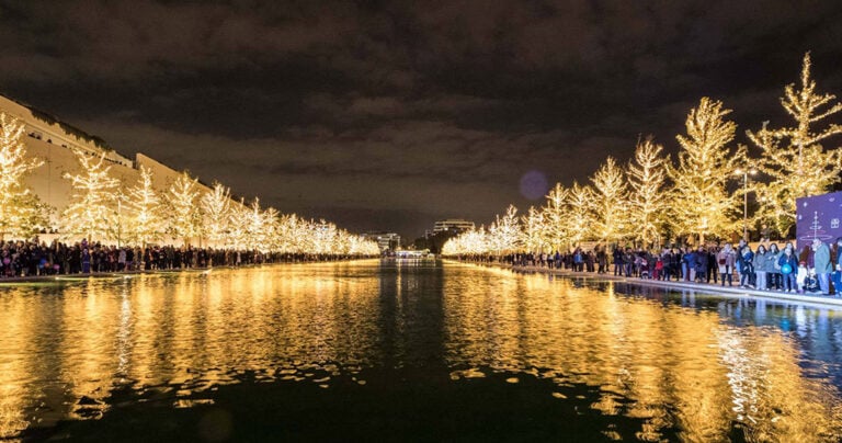 Στολίστηκε για τα Χριστούγεννα το Ίδρυμα Σταύρος Νιάρχος και το θέαμα είναι μαγικό