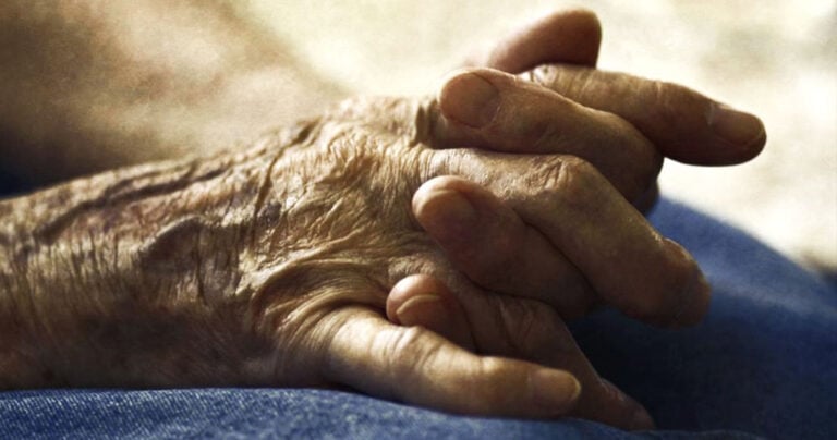 Μαμά, εύχομαι να είσαι στη ζωή μου για πολύ καιρό ακόμα