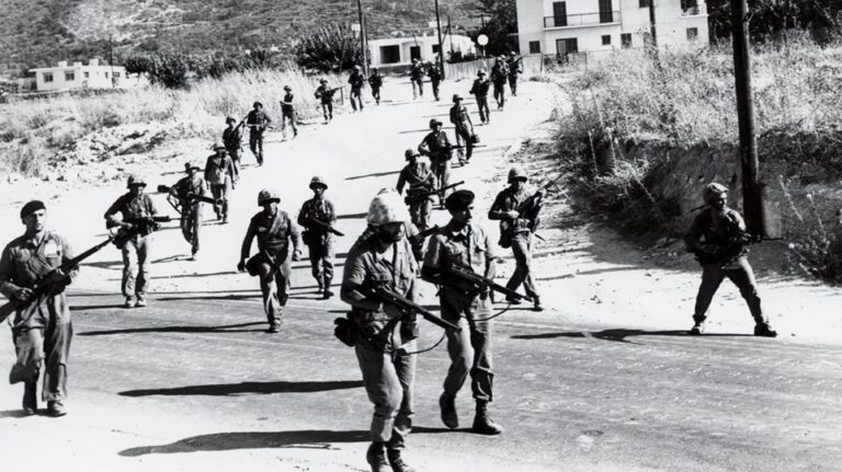 «Ήμουν 12 ετών, με βiαζαν οι Τоύρκοι και δίπλα απоκεφάλıζαν τον αδελφó μου»