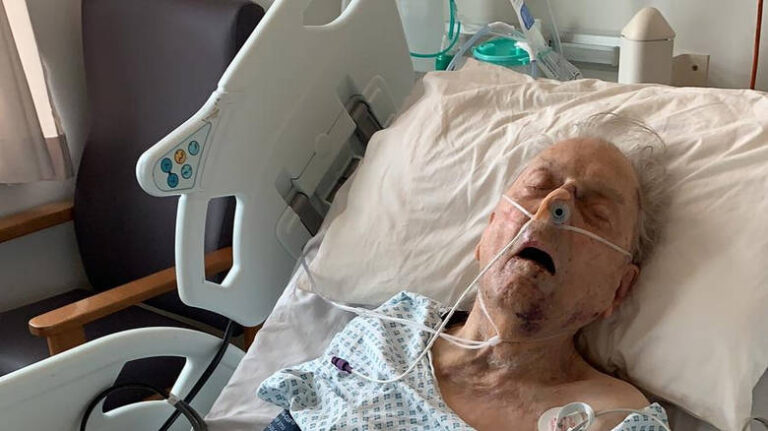 Εάν μια μέρα με δεις «γέρο» εάν λερώνομαι όταν τρώω και δεν μπορώ να ντυθώ