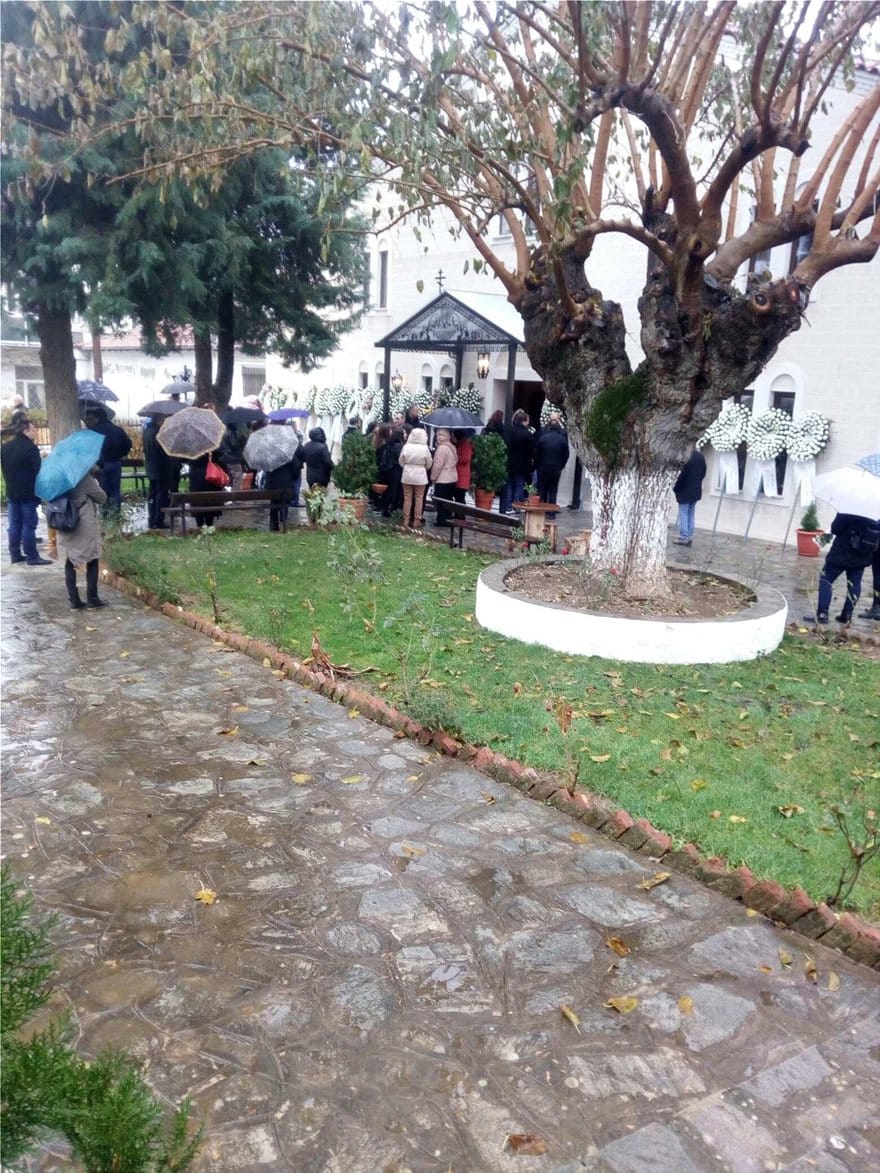 Θρήνος στο Διδυμότειχο: Το τελευταίο αντίο στην 21χρονη Ελένη Τοπαλούδη 16 47389845_328722037714462_209165787783495680_n