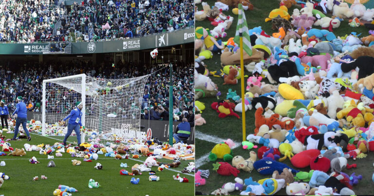 Φίλαθλοι πέταξαν εκατοντάδες λούτρινα παιχνίδια για να μοιραστούν σε παιδιά άπορων οικογενειών