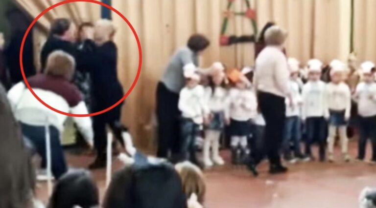 Ιταλία: Μαμάδες πλακώθηκαν στο ξύλο στη χριστουγεννιάτικη γιορτή του σχολείου
