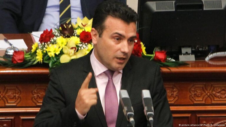 Ο Ζάεφ βγάζει «γλώσσα» στην Ελλάδα: «Nα προσέχετε τις δηλώσεις σας»