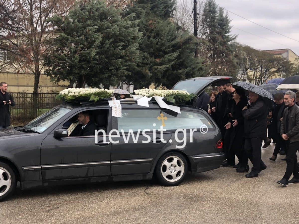 Θρήνος στο Διδυμότειχο: Το τελευταίο αντίο στην 21χρονη Ελένη Τοπαλούδη 23 kideia4