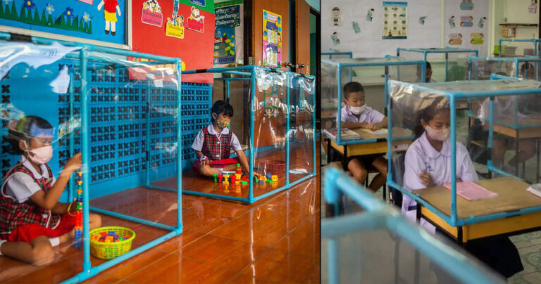 Ταϊλάνδη: Βάζουν τους μαθητές σε πλαστικά κουβούκλια  για να προστατεύονται από τον κορωνοϊό