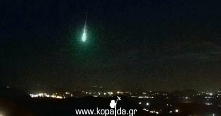 Εντυπωσιακό μετέωρο φώτισε τον νυχτερινό ουρανό σχεδόν στη μισή Eλλάδα