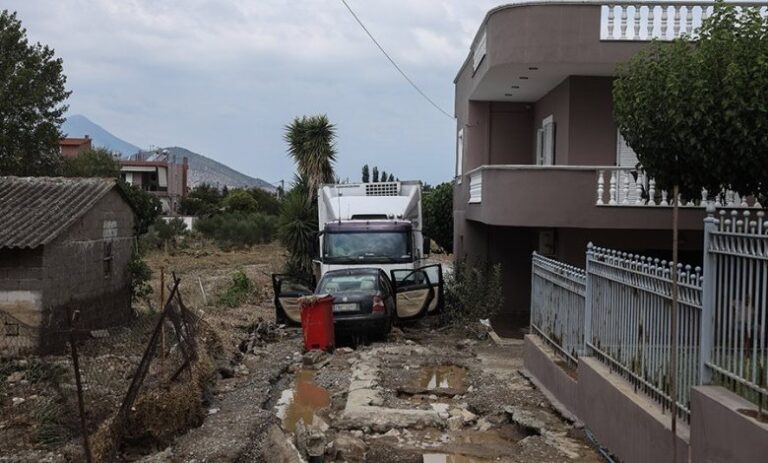 Πως πέθανε το βρέφος στην Εύβοια: Τα νερά παρέσυραν το μωρό και οι γονείς δεν πρόλαβαν