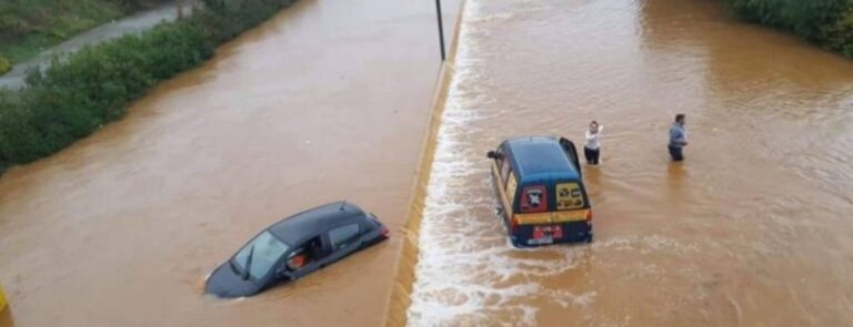 Εύβοια: «Πνίγεται κόσμος, σώθηκαν όσοι βγήκαν σε ταράτσες, δύο φορές Μάνδρα ζούμε»