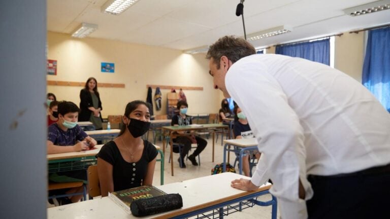 Έκτακτο: Δωρεάν οι μάσκες στα σχολεία μετά την κατακραυγή
