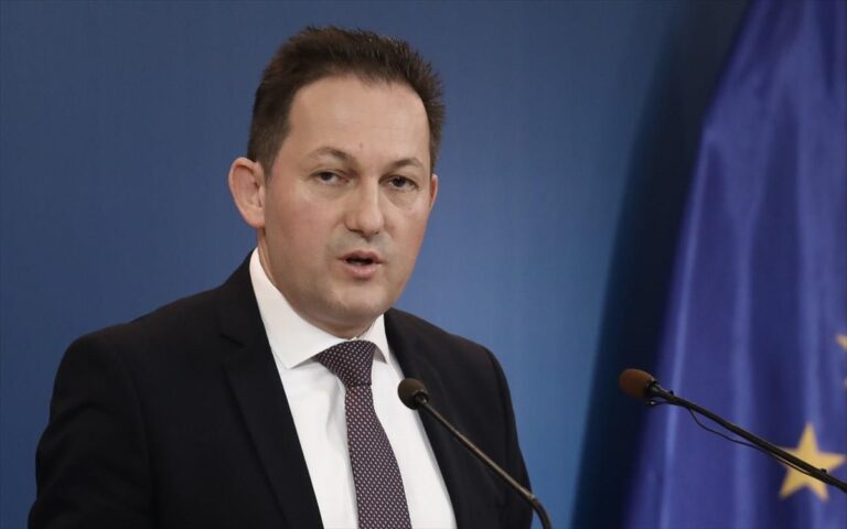 Πέτσας: «Κυρώσεις στους γονείς των παιδιών που δεν φοράνε μάσκα»