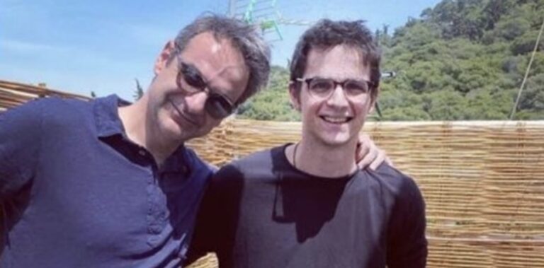 Ο Μητσοτάκης και ο γιος του είναι αχώριστοι – Φωτογραφίζονται συνεχώς μαζί