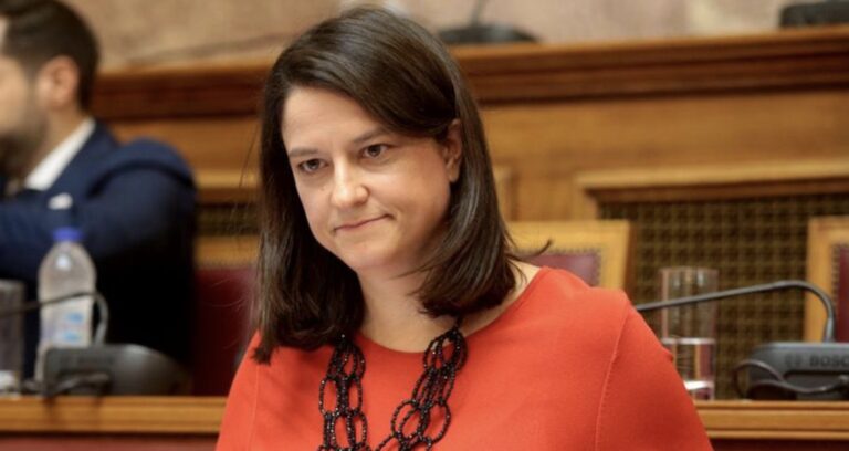 Νίκη Κεραμέως: «Δεν θα παρέχονται δωρεάν οι μάσκες στα σχολεία»