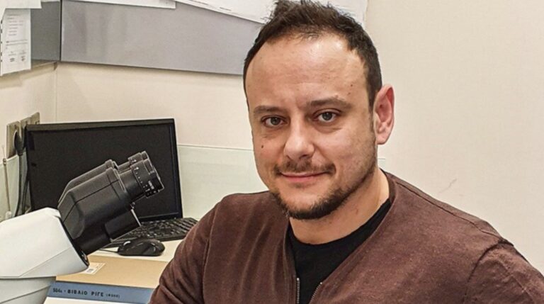 Γκίκας Μαγιορκίνης: Ποιος είναι ο “αντι-Τσιόδρας” που θα ενημερώνει για τον κορονοϊό