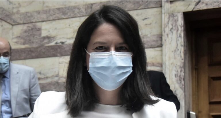 Κεραμέως: «Οι μαθητές χωρίς μάσκα θα παίρνουν απουσία»