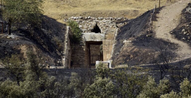 Φρίκη. Οι Μυκήνες καμμένες