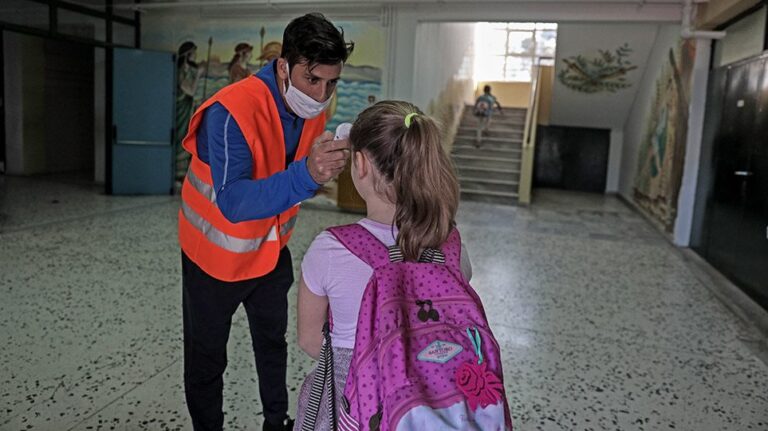 Θεσσαλονίκη: Ακατάλληλες 27.000 μάσκες που μοιράστηκαν στα δημοτικά